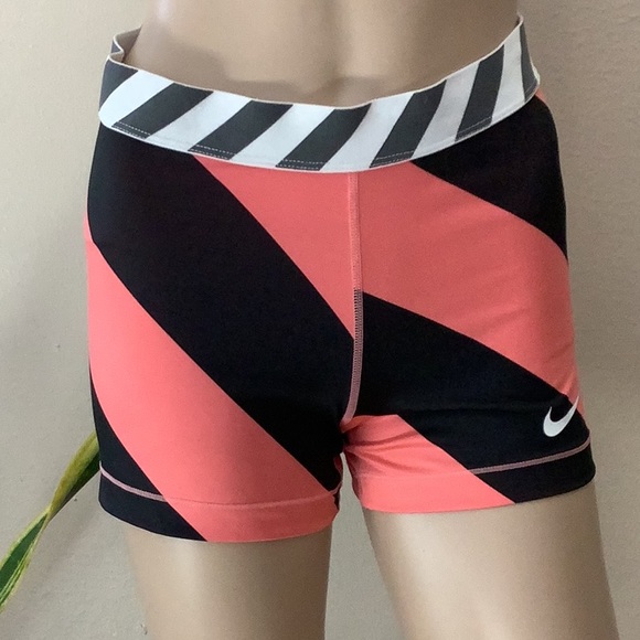 Nike Shorts Nike Women’s Training Short - Picture 2 of 8
